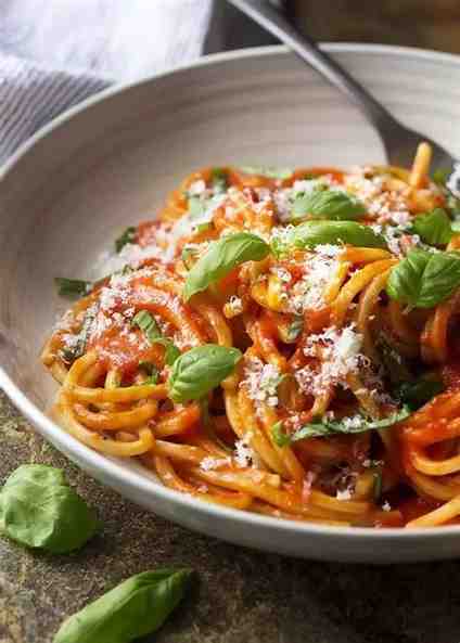 Spaghetti al Pomodoro - Italian Spaghetti Tomato Sauce Recipe for Health